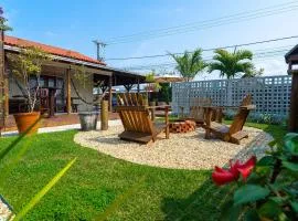Casa com Lareira e Piscina - Varanda Incrível