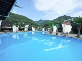 Gapyeong Glam-stay Glamping Caravan Pension