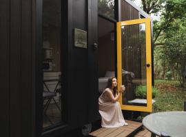Pinelight Retreat X by Tiny Away, hotel a Kuei-chu-lin