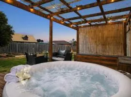 Family Escape with Big Backyard Sorell