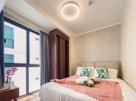 Largest Pool Luxury 2BR Pool View 2 min Central