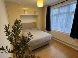 Central London 1 Bed House Free Parking inc