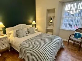 Central Apartment - 2 King beds - Nautical Theme