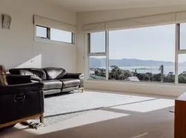 The Watch House - Panoramic Views of Bicheno Ocean