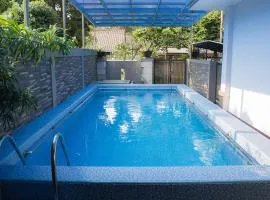 Cozzy Kostel Managed by Salak Hospitality