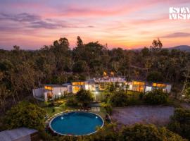 StayVista at SIHAYA with jacuzzi, mountain view & AC, hotel di Mysore