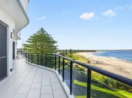 Aloha Beach Retreat by HolidayCo