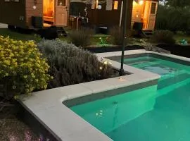 Roulotes de charme avec piscine chauffée et bain nordique à Uzès