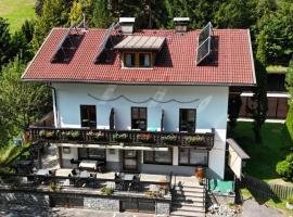 Tattoo PENSION mit Restaurant und Tattoo-Studio, готель у місті Mörtschach