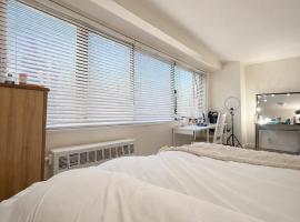 Rego Park में, होटल Casa Forest Hills