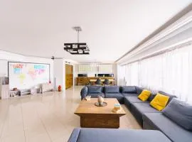 Spacious Modern Apartments With Great Rooftop View