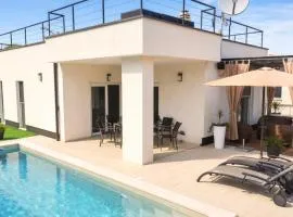 Villa Palma-Peroj by Villas Guide