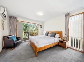 Family Friendly 3-Bed Home with Outdoor Area