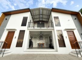 Neyz Farmyardz | Whole House, hotel a Lubigan