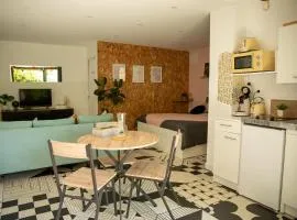 La Hutte de la Tortue Rez-de-jardin Patio au Calme