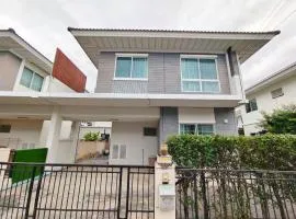 Private Corner House Near Central Westgate