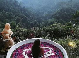 Bubble 7 - Cozy Bubble Retreat White Bath Ubud, hotel u gradu Tampaksiring