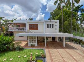 Thavaru Heritage 4BHK Villa by Homeyhuts, hotel a Tondebhāvi
