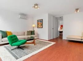 Spacious 3-Bed Townhouse with Courtyard