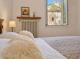 HolidHome - Casa Alluma - Fascino d'Epoca a due passi dal Castello, casa ampia per famiglie e gruppi