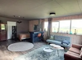 Studio Rozenbottel shared bathroom