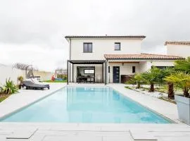 magnifique villa avec piscine et spa