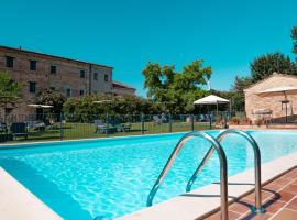 Belvedere Rosa Country House - Self-Catering Apartments with Pool and Views, hotel a Mogliano
