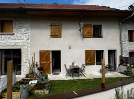 Chaleureux duplex à la campagne, hôtel à Chanaz