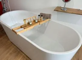 Aux Charmes-Suites cosy et independantes equipees d un frigo, micro ondes et nespresso