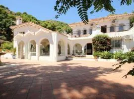 Seven bedroom countryside villa