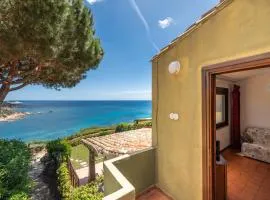 Accu is Prezzus C fronte mare