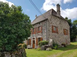 Chez Félicie - 2 grands gîtes, hotel en Valuéjols