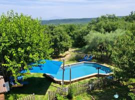 La Canopée - La Chant des Tongs, hotel v destinácii Salazac