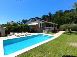 Casa Rural Los Pinos, Hotel in La Adrada