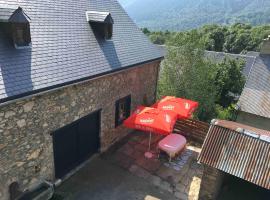 Chaleureuse Maison de Montagne, Hotel in Garin