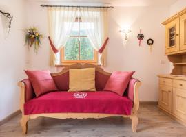 Chalet Crepes De Sela, Hotel in Canazei