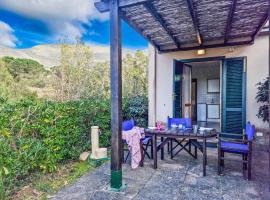 Altaluna Apartment with Pool, Hotel in Nisporto