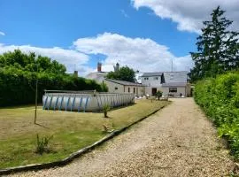 Gîte en bord de loire avec piscine