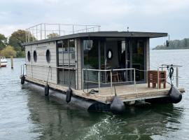 Hausboot Marieke führerscheinfrei, Hotel in Schwerin