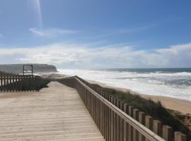 Praia Azul Beach and Sun, hotel i Silveira