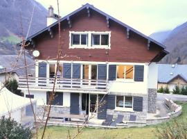 Sublime Chalet 14 Pers Spa Extrieur, hotel v destinaci Cauterets