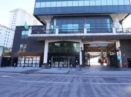 Cardiff Bute Terrace Hotel By Belvilla