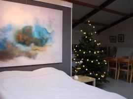 Atelier La Luna, bed and breakfast en Berkenwoude