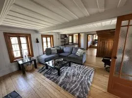Chalet Le Patrimoine - Peaceful Riverfront Stay
