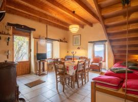 Gîte de Chapelèche Les Genêts 7 pl, hotel di Gluiras
