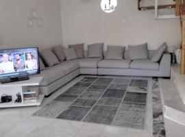 Cesme Pet Friendly Villa Near Beach with Garden, Hotel in Çeşme