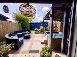 1001 Nights Luxury Spa Oasis with jacuzzi sauna and garden near Amsterdam, hotel di Vijfhuizen