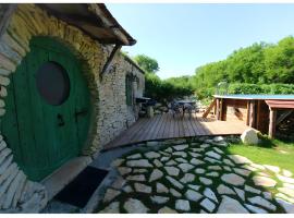 La Maison Hobbit Troglodyte, hotel i Lavaurette