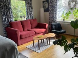 Mysig lägenhet, nära det mesta!, Hotel in Uddevalla