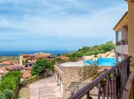 Appartamento con piscina 13